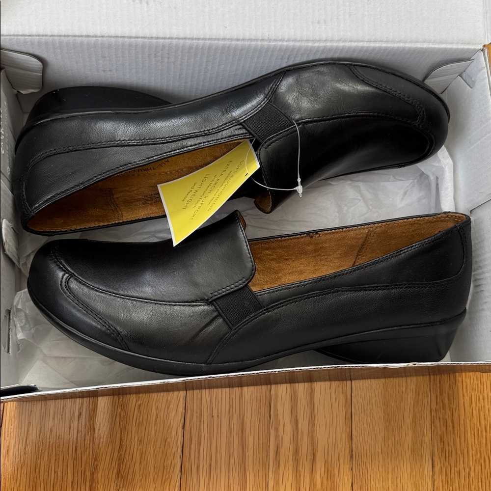Natural Soul Black Leather Slip-On Loafers